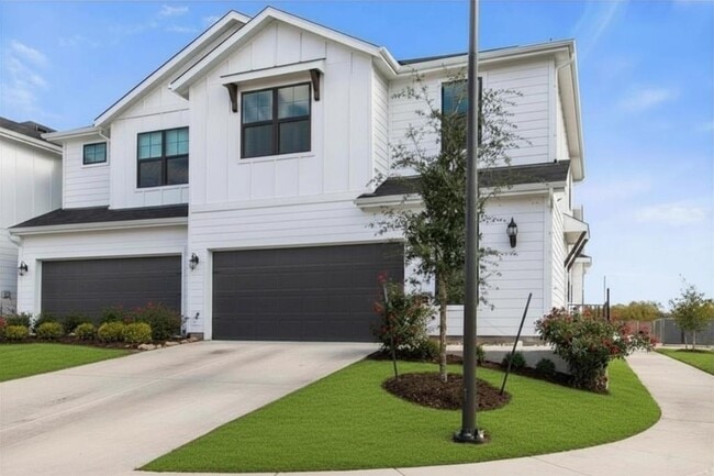 Building Photo - 135 Amber Fields Trail Unit C