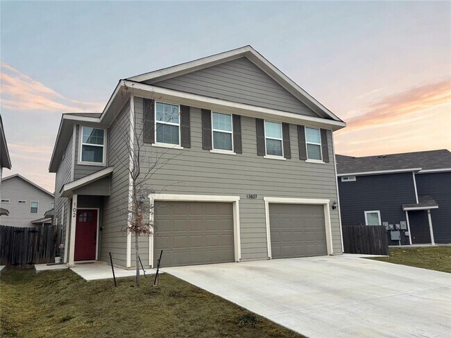 Photo - 13837 Enzo Gate