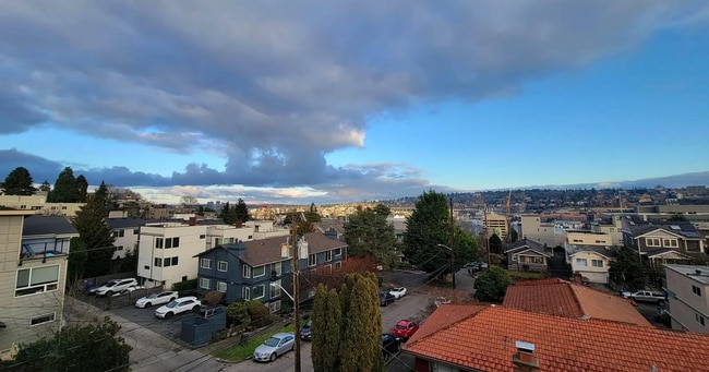 Photo - Newer end unit 2 bed 2 bath townhome w/ amazing views