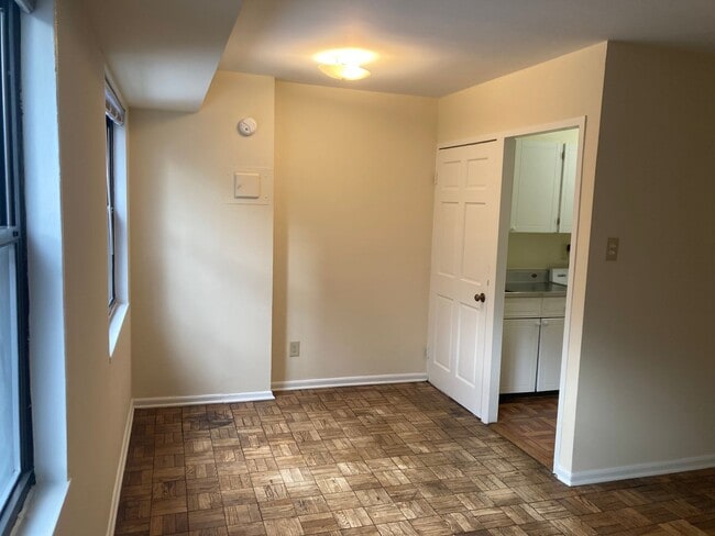 Photo - Fantastic Studio in Adams Morgan - Utilities Included - Available Now! Unidad 302
