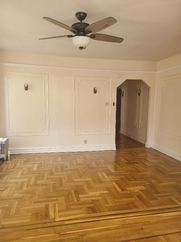 Building Photo - 1033 E 217th St