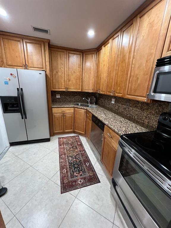 Building Photo - 351 NE 19th Pl Unit 206K