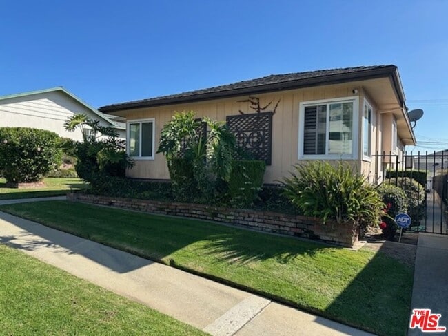 5128 W Slauson Ave
