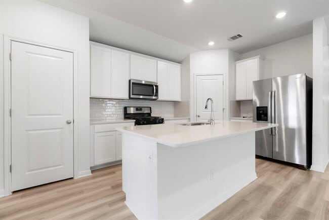 Photo - 121 Oakdale Meadows Ln