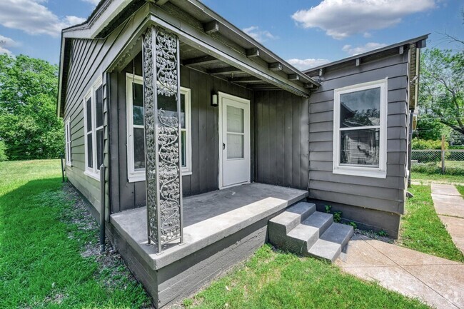 Building Photo - Newly remodeled 2 bedroom and 1 bathroom h... Rental