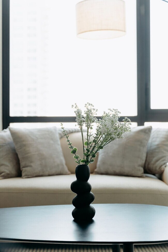 Building Photo - 755 S Clark St Unit ID1337725P