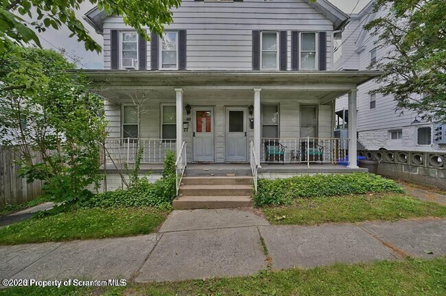 Photo - 819 Delaware St