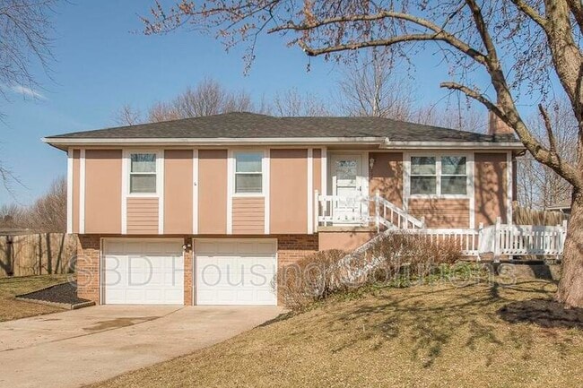 Building Photo - 208 SE Country Ln Rental