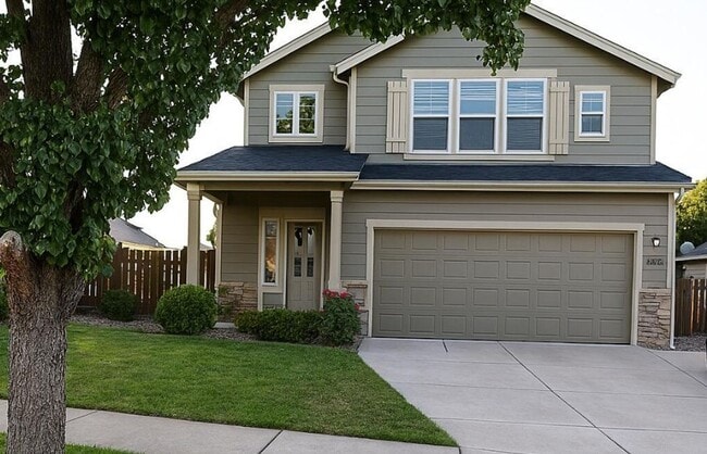 Building Photo - 3 Bedroom, 2.5 Bathroom Medford Home