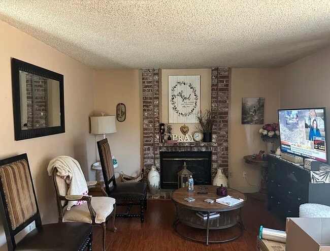 Photo - 615 Cutting Way