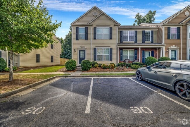 Building Photo - SPACIOUS 3 BEDROOM TOWNHOME