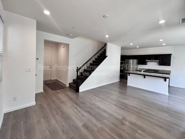 Photo - 2560 Daisy Dr