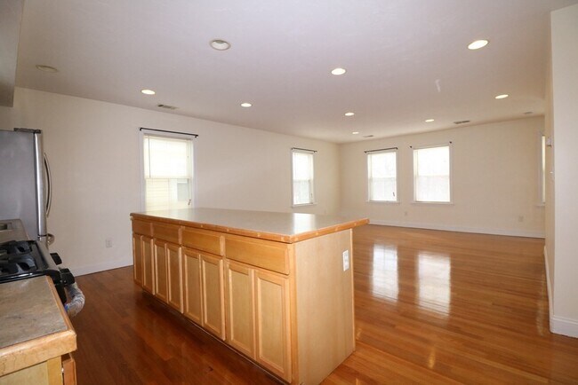 Photo - 76 Seaver St Unit 2