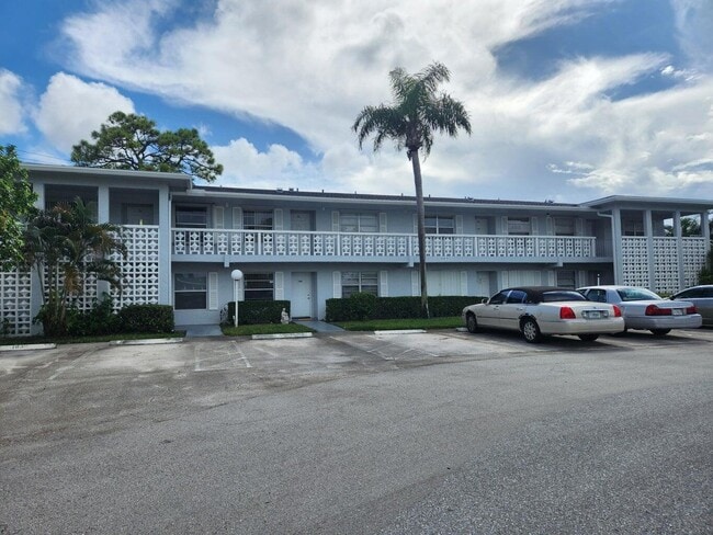 Building Photo - 2920 SW 15th St Unit 202