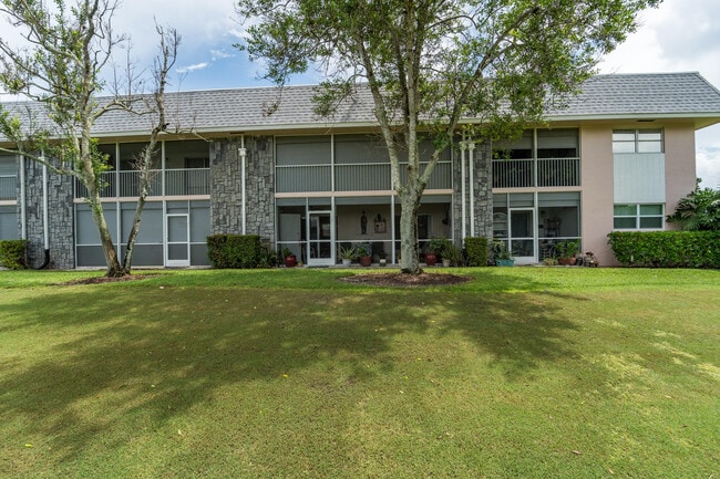 Photo - 18081 SE Country Club Dr Condo Unit 132