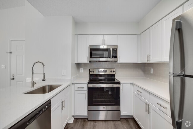 1BR, 1BA - 749SF - Kitchen