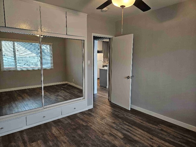 Photo - 1037 W 12th St