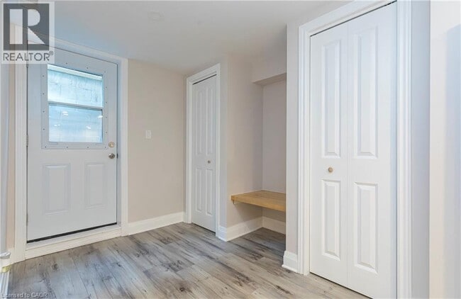 Photo - 255 York Rd