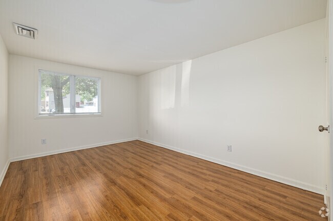 2BR, 2BA - 1,138SF - Primary Bedroom