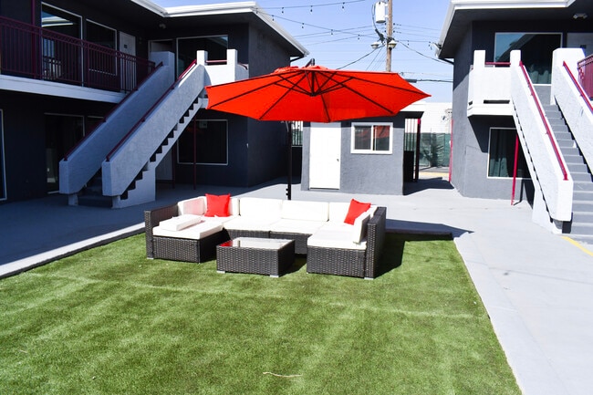 Building Photo - Tam Apartments
