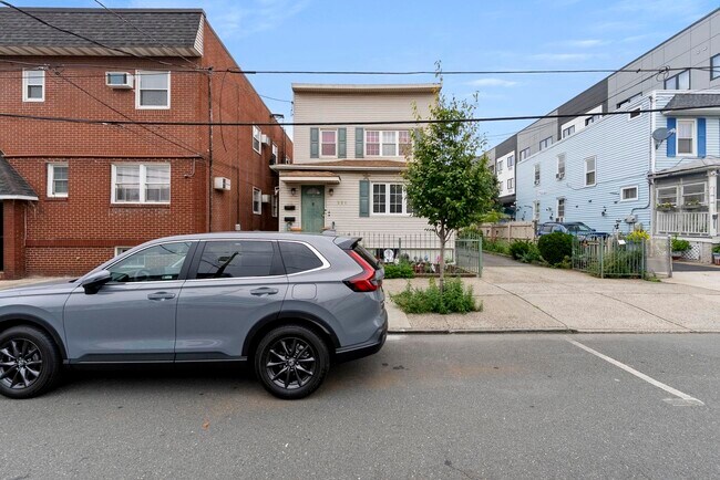 Photo - 221 Quincy Ave