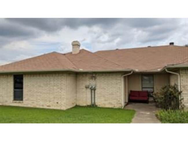 Building Photo - Nice single story duplex unit in NRH