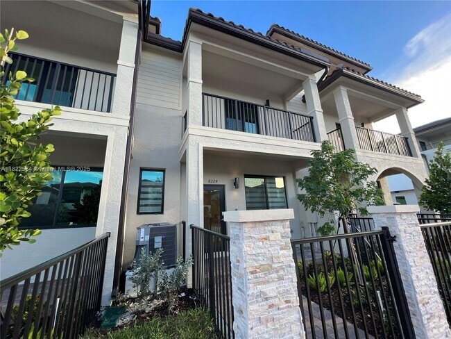 Building Photo - 8224 NW 43rd St Rental