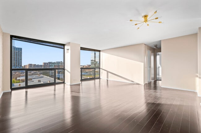 Photo - 4343 N Clarendon Ave Unit 717