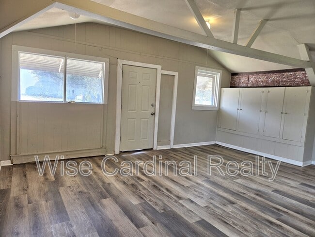 Photo - 1040 W Division St
