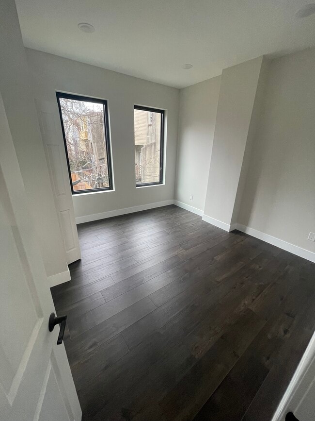 4606 Woodland Ave Unit 201