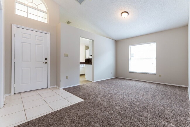 Photo - 338 Lakebreeze Cir