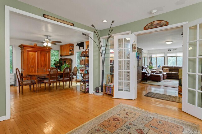 Photo - 934 Peekskill Hollow Rd