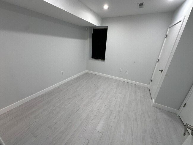 Photo - 2224 N Franklin St Unit B