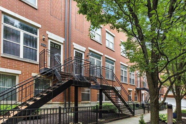 346 E 25th Pl