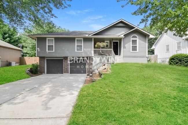 Photo - 1120 NE Ridgeview Dr