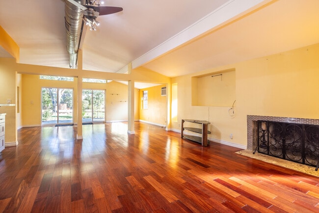 Photo - 19951 Acre St