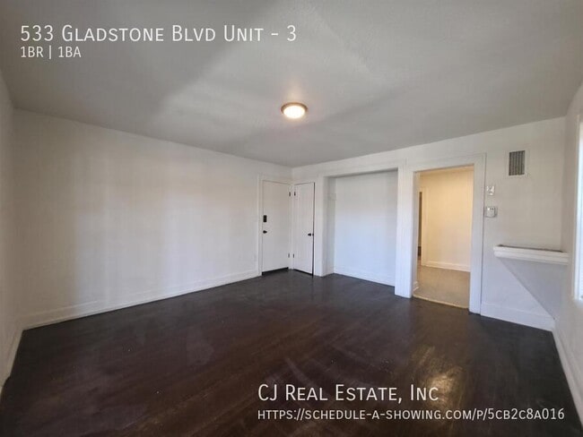 Photo - 533 Gladstone Blvd