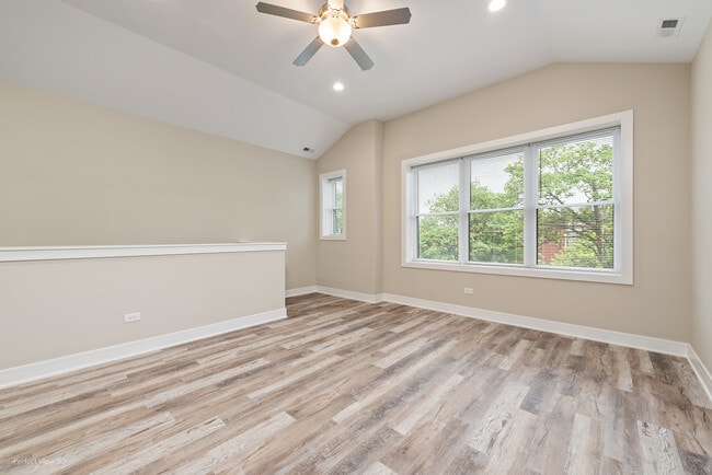 Photo - 6528 S Maryland Ave Unit 3