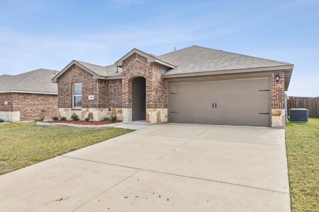 Building Photo - 606 Wrangler Dr