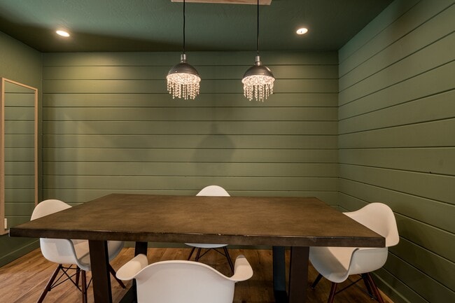 Building Photo - 2637 1/2 C St