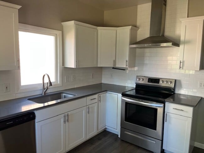 Photo - Old Town Updated 3 bed home with detached garage - Sign a Lease during the month of December and ...