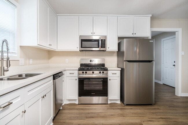 Photo - 605 Hospital St