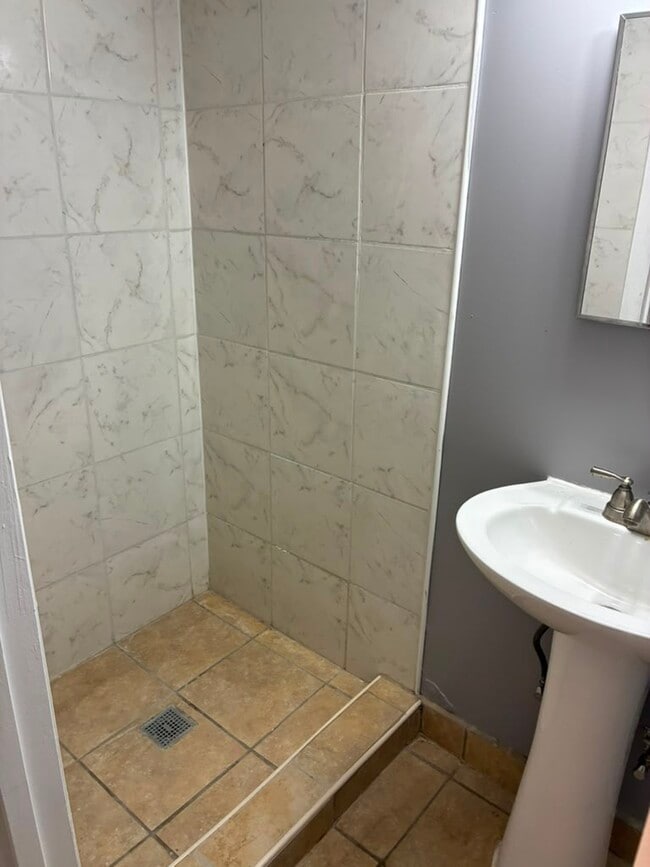 Photo - 1921 N Fulton Ave
