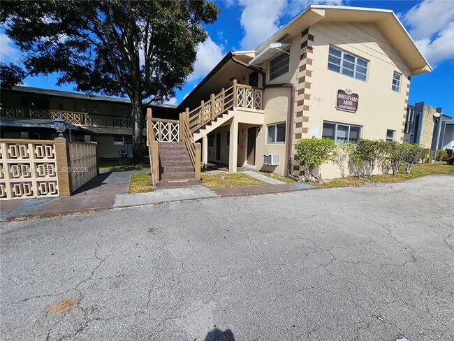 Photo - 5401 Hollywood Blvd Unit 6