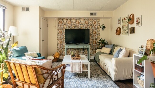 Photo - Walnut on the Park