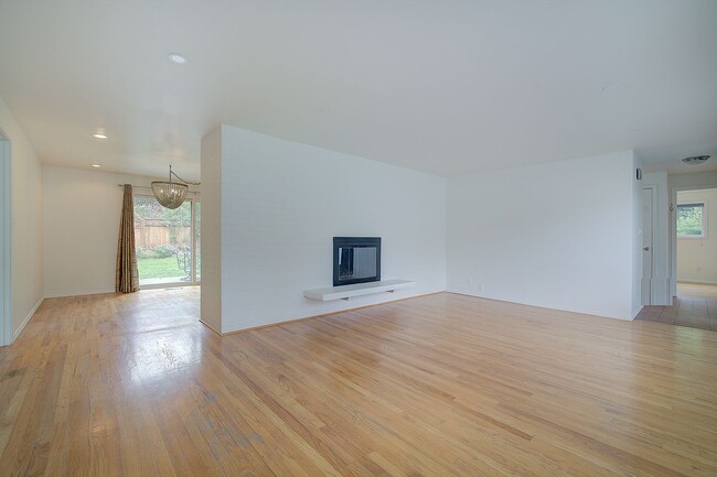 Photo - 3bd/1.5ba Mercer Island Home