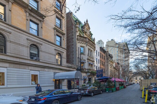 Photo - 24 E 81st St