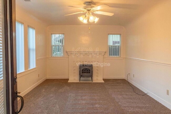 Photo - 325 E Mariposa Ave