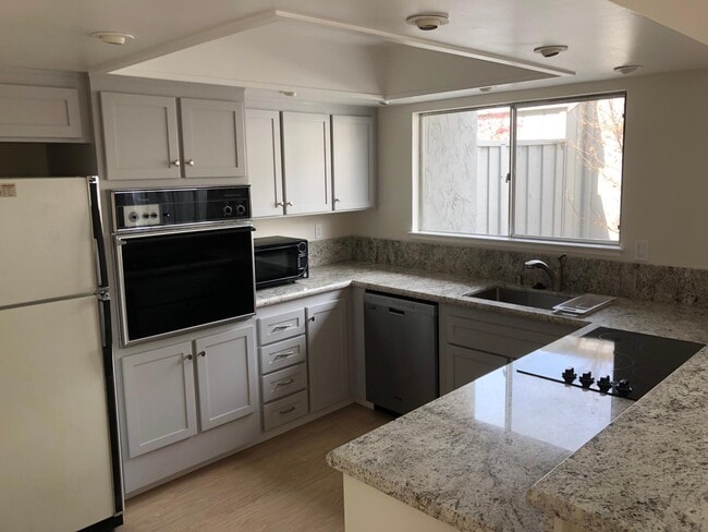 Photo - 2400 Lincoln Village Dr