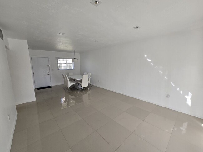 2800 NE 203rd St Unit 24